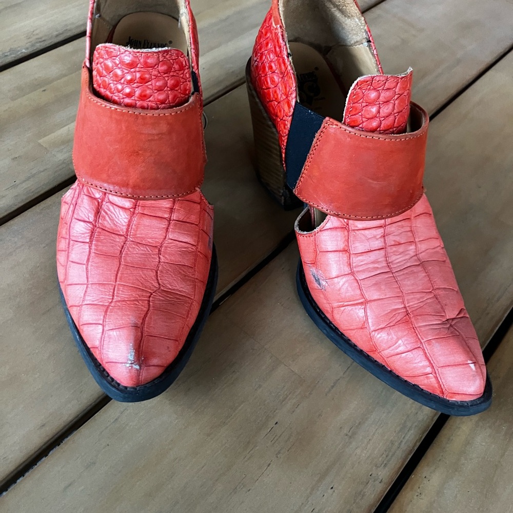John Fluevog Room 502 Crocodile Pattern Boots (size 8)